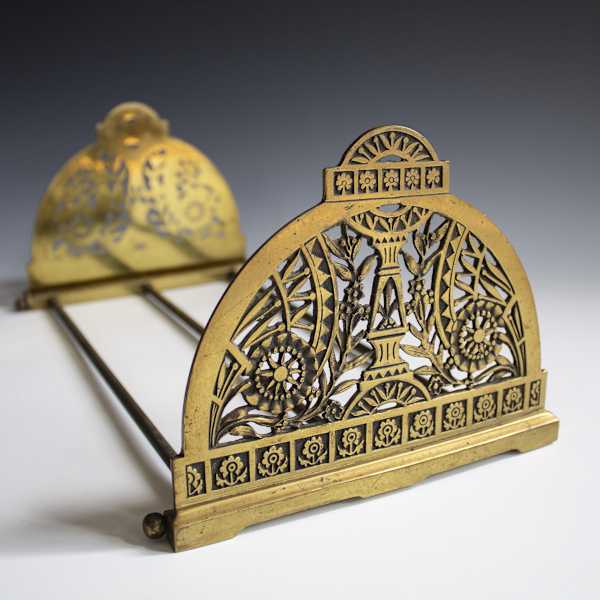 Book Rack by Oxweld, Image 1.