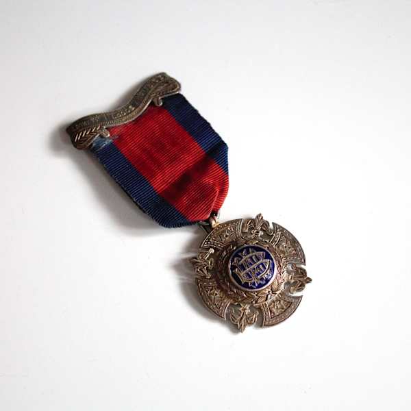 Medal by L. Simpson & Co., Image 1.
