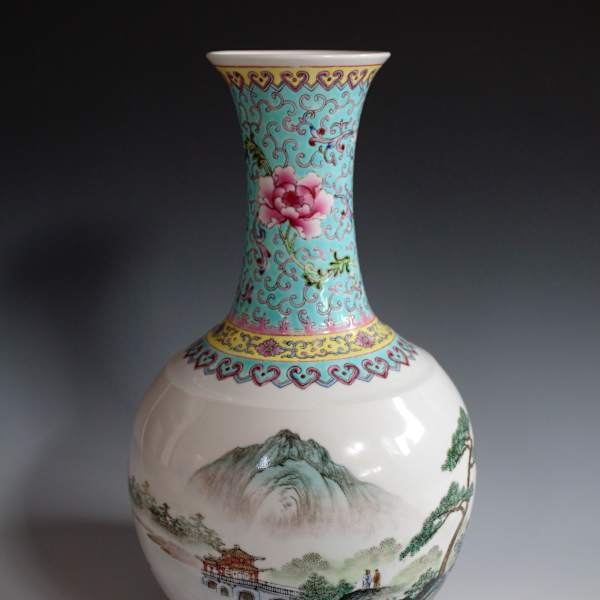 Vase by Jingdezhen, Image 4.