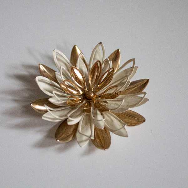 Brooch by Sarah Coventry, Image 1.