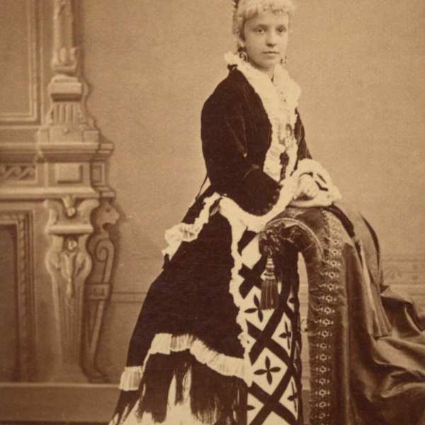 Portrait of a Woman by W.L. Edwards, Image 2.