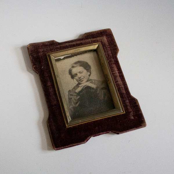 Picture Frame by Lewis Pattberg & Bros., Eduard Brodhag, Image 1.