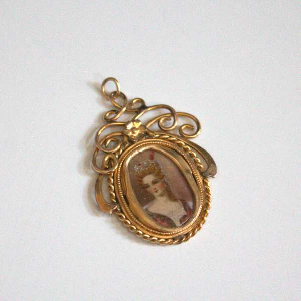 Pendant by Sammartino Bros., Image 1.