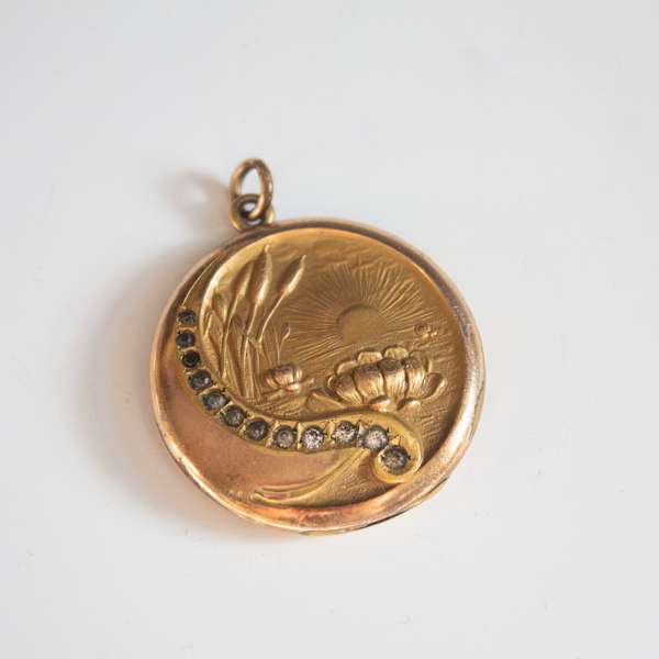 Locket by Carter, Qvarnstrom & Remington, Image 1.