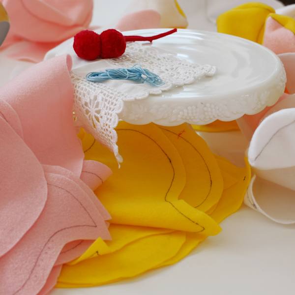 Cake Tray I by Weronika Zaluska (RAiR 2007-08), Image 1.