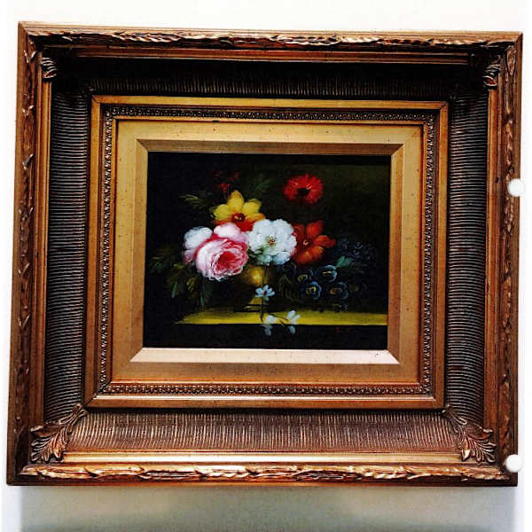 Yellow vase of flowers by Unkown Scati, Image 1.