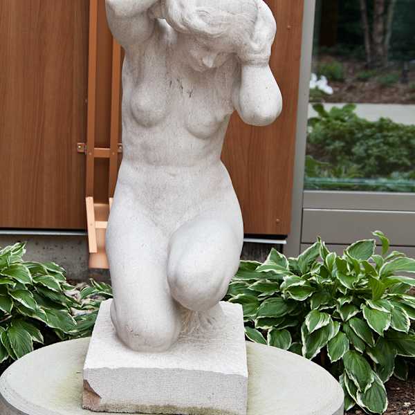 The Kneeling Lady by Stefan Fischer, Image 1.