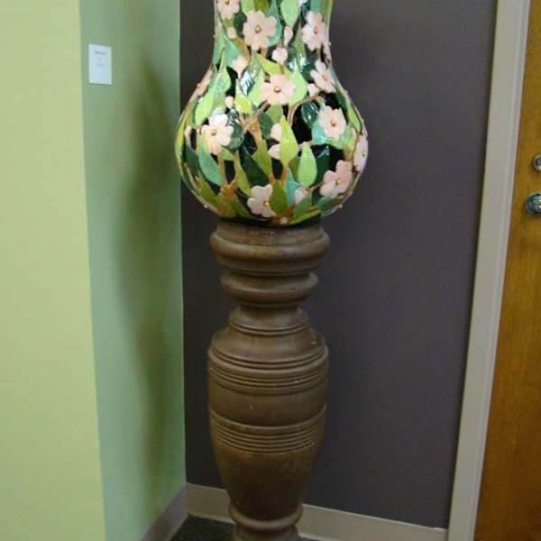 Dogwood Vase
Valentino and Unidentified Woman, 8/1975 by Don Meyers, Image 1.