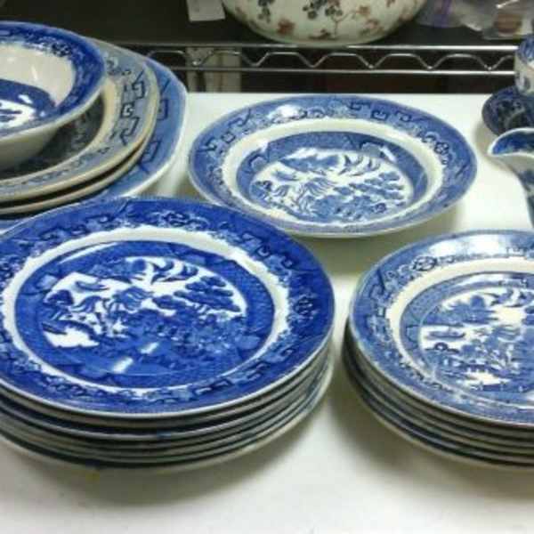 Set of 26 Willow Pattern Servers by Various Makers, Image 1.