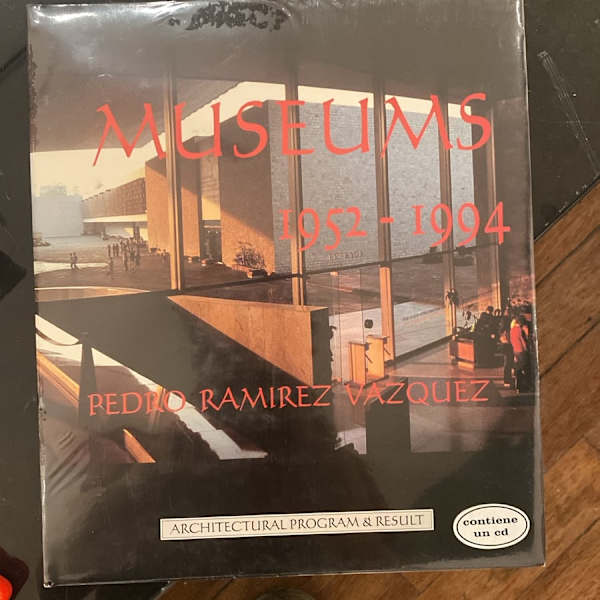 Museums 1952-1994. CD con voz del Arq. Pedro Ramírez Vázquez (Edición firmada) by Pedro Ramírez Vázquez, Studio Beatrice Trueblood, Image 1.