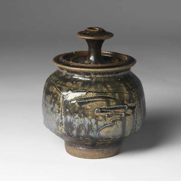 Lidded Jar (Japanese Form) by Peter DOBINSON, Image 1.