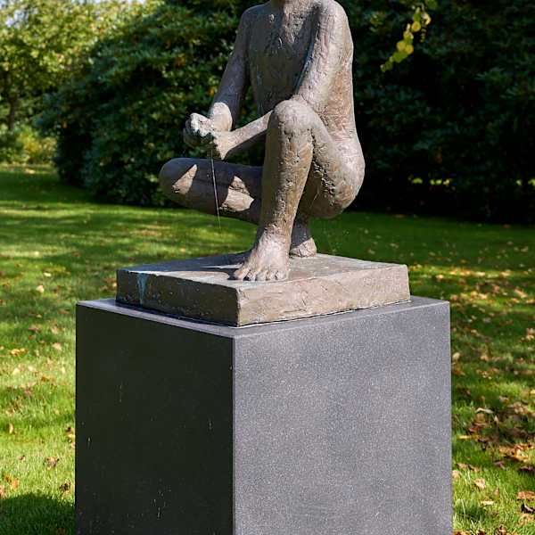 Knælende dreng by Hanne Varming, Image 3.