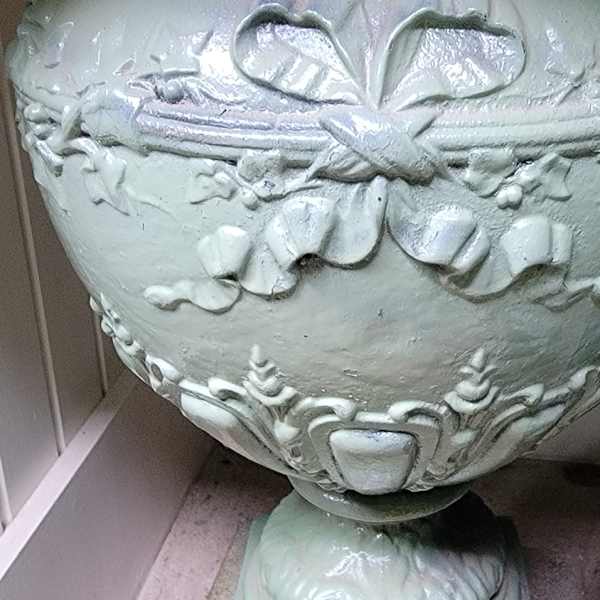 Allez Frères Paris Urn by Allez Frères Paris, Image 1.