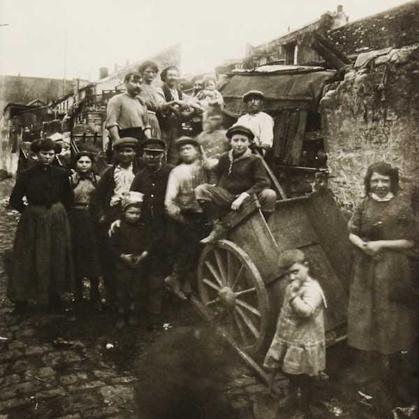 Porte d'Asnières, Cité Valmy by Eugene Atget, Image 1.