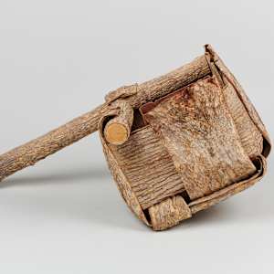 Elm Bark Box by Dorothy Gill Barnes  Image: Photo credit: Alexis Oltmer