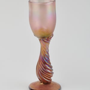Iridescent Goblet by Drew Smith  Image: Photo credit: Alexis Oltmer