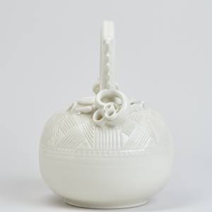 Dragon Teapot by Patricia Probst Gilman  Image: Photo credit: Alexis Oltmer