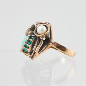 Ring with Stones by Lee Peck  Image: Photo credit: Alexis Oltmer