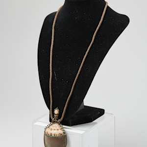 Pin/Pendant with Shells by Frank Parkel  Image: Photo credit: Alexis Oltmer