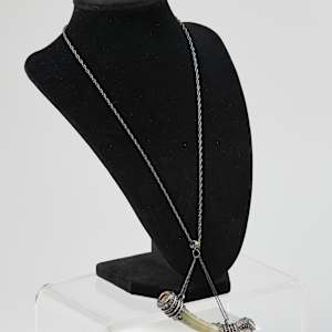 Pendant with Shell by Karen Topol  Image: Photo credit: Alexis Oltmer