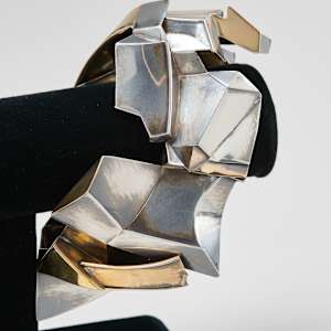 Bracelet by Mahri Anagnostis Bode  Image: Photo credit: Alexis Oltmer