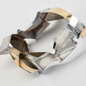 Bracelet by Mahri Anagnostis Bode  Image: Photo credit: Alexis Oltmer