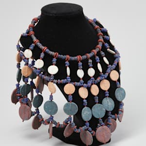 Shoulder necklace by Mimi Okino  Image: Photo credit: Alexis Oltmer