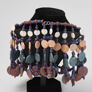Shoulder necklace by Mimi Okino  Image: Photo credit: Alexis Oltmer