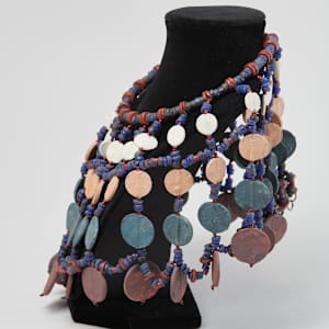 Shoulder necklace by Mimi Okino  Image: Photo credit: Alexis Oltmer