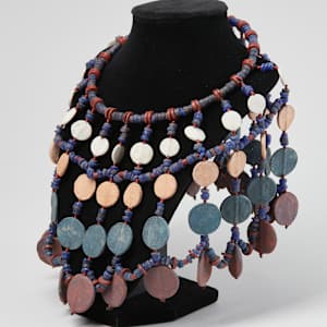 Shoulder necklace by Mimi Okino  Image: Photo credit: Alexis Oltmer