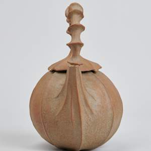 Teapot with Lid by Barbara Walch  Image: Photo credit: Alexis Oltmer