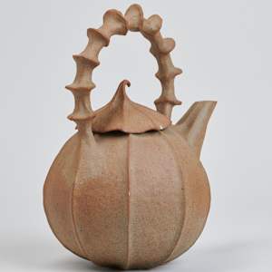 Teapot with Lid by Barbara Walch  Image: Photo credit: Alexis Oltmer