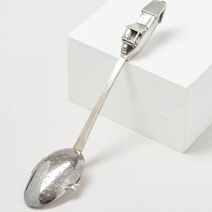 Sterling Tea Infuser with House Handle by Mary Ann Spavins  Image: Photo credit: Alexis Oltmer