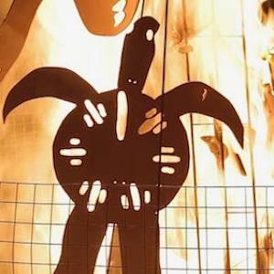 Fire sculpture by Danièle Lamarche-Sarvia neo figurativism, figurative expressionism  painter  Image: using the totem emblems of the local aboriginals with their permission