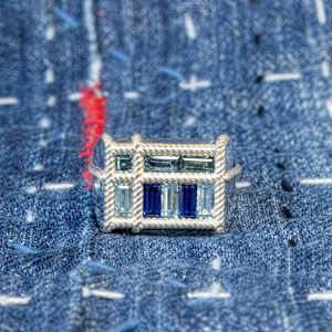 Indigo Blues by Stefano Lonzano  Image: Topaz & Spinel set into Continuum Silver (Palladium, Sterling Silver). Each of the nine thread seam points are individually woven in 3D design software.