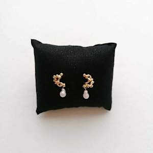 WT One Pearl earrings by Rita GOBIN