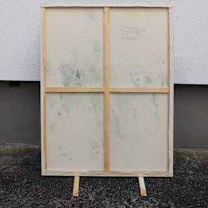 IM MOOSGRÜN (WRAPPED IN MOSSGREEN) by Daniela Schweinsberg  Image: Back