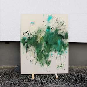 IM MOOSGRÜN (WRAPPED IN MOSSGREEN) by Daniela Schweinsberg  Image: In daylight