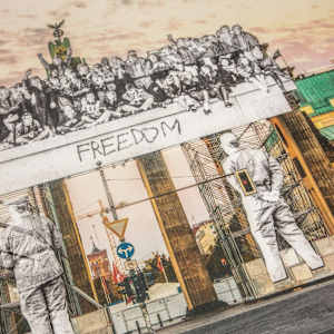 Giants, Brandenburg Gate, September 27, 2018, 18h55, © Iris Hesse, Ullstein Bild, Roger-Viollet, Berlin, Germany, 2018 by JR 