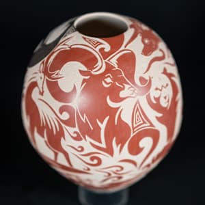 Wildlife Classic Style Pot by Abraham Rodgriguez Mora
