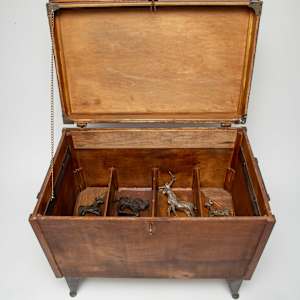 Yellowstone Chess set 32 Bronzes with Carry Box and Board by Tolley Marney  Image: Chess set carry box, included with Yellowstone Chess set.