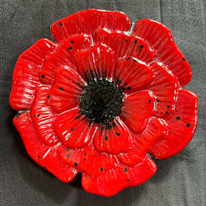 Poppy - 7" shallow dish by Julie Root Sawyer, Image 1.