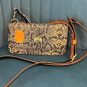Cross-Over Clutch by Kenneth Reams