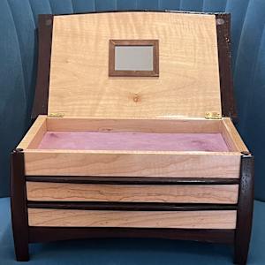 Wooden Jewelry Box by Patrick Holzer  Image: Patrick Holzer, Wooden Jewely Box
