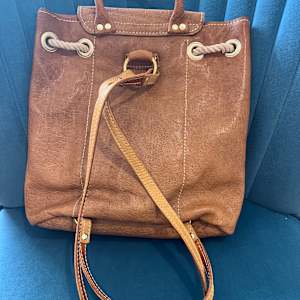 Buffalo Hide Backpack with Zipper Pocket by Kenneth Reams  Image: Kenneth Reams Designs, Buffalo Hide Backpack with Zipper Pocket (back)