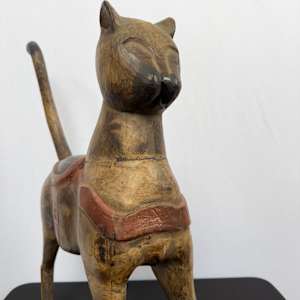 Brown wood cat 