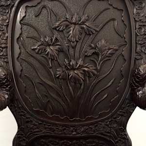 Chair with dragon arms 