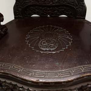 Chair with dragon arms 