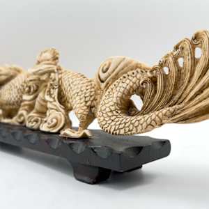 Lying dragon 