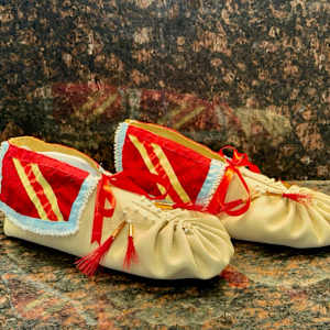 Traditional Eastern Moccasins by David Rahahę·tih Webb, Image 2.